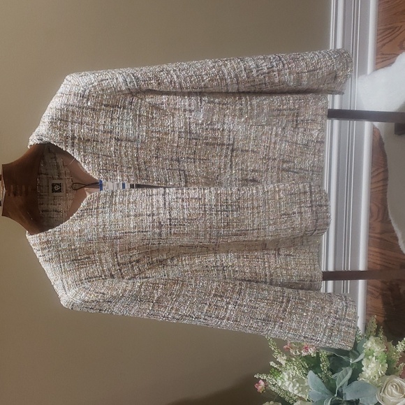 Anne Klein Jackets & Blazers - Nwt Anne Klein xl jacket style Chanel beige with gold thread